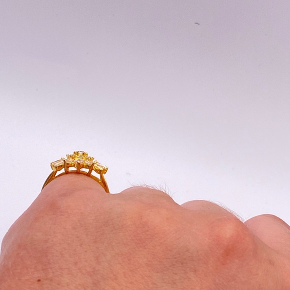 Lab Created Diamond Cluster Ring; GbD; Size 7 - Picture 4 of 4